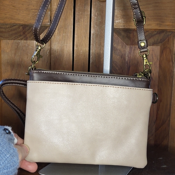 Chala Crossbody Bag with Camper Design - Picture 12 of 15